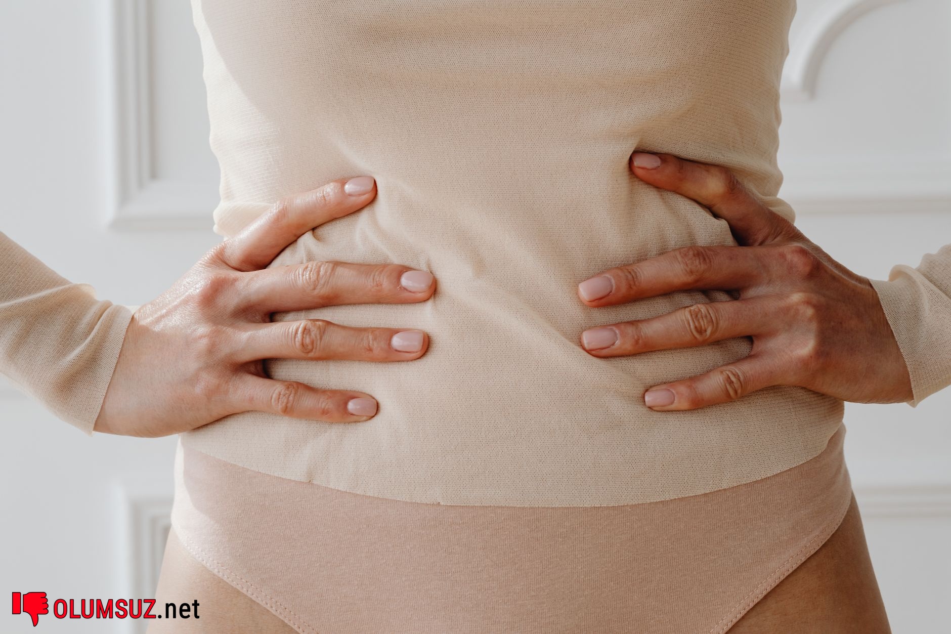 Bel bölgesinde sertlik nedenleri gösteren anatomik çizim