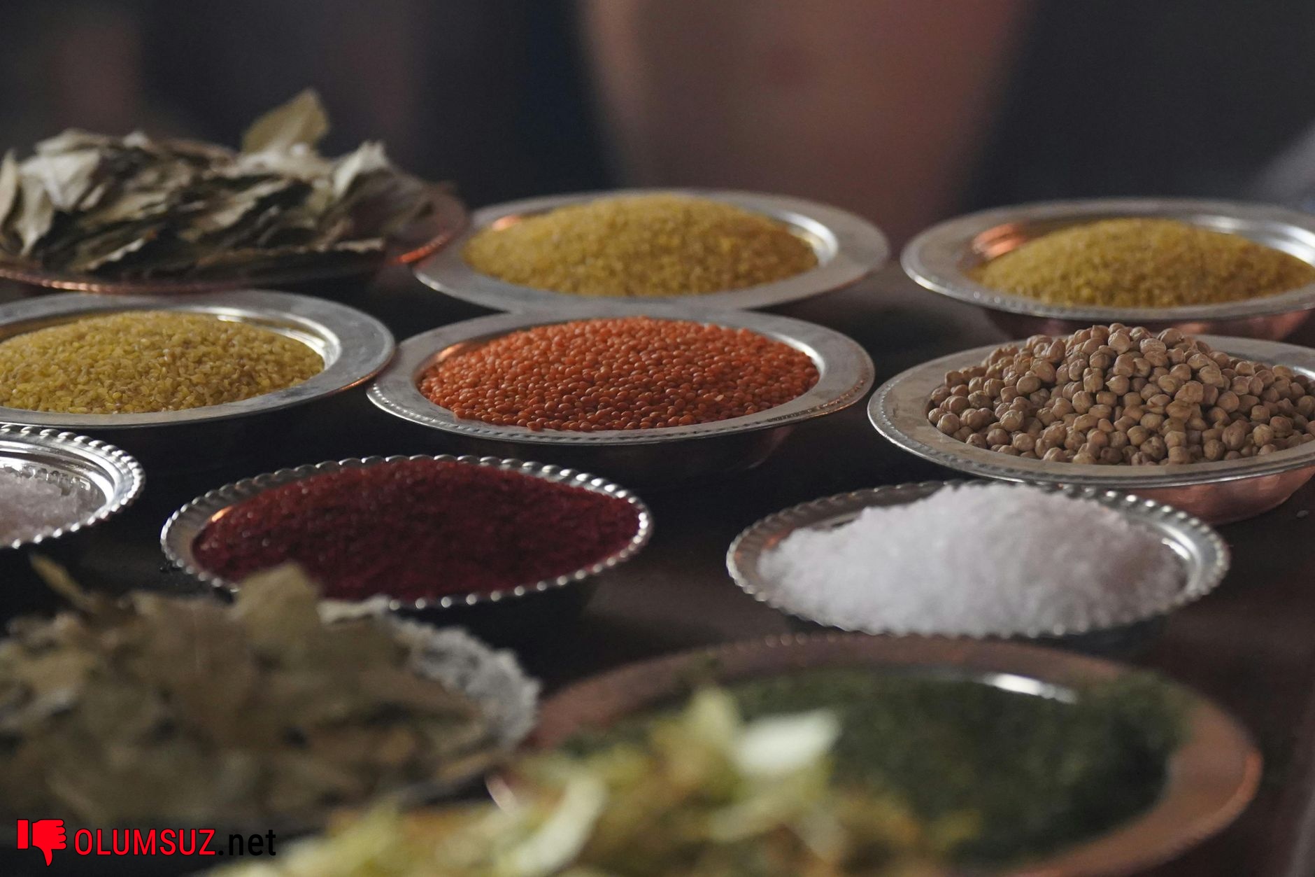Aşırı baharat sonrası yanma ve şişkinlik belirtileri