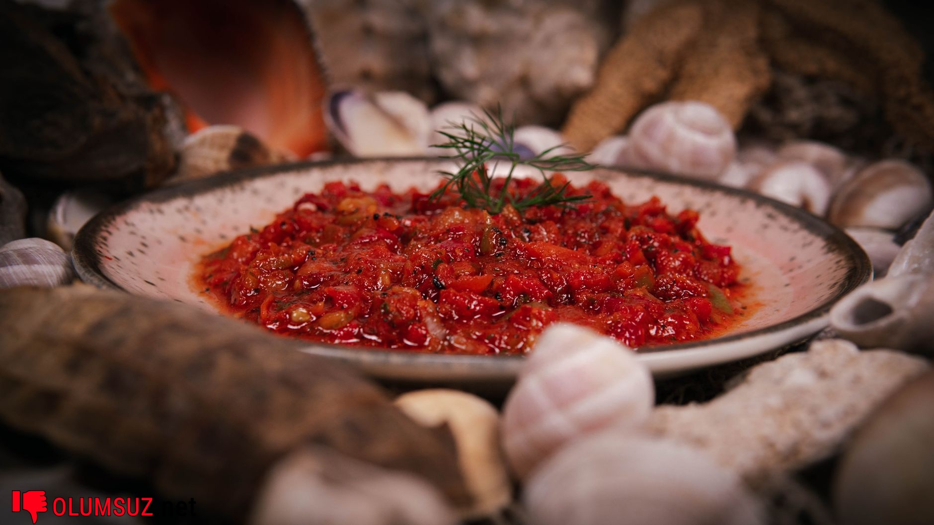 Acı biber ve mide asidi sembolleri ile illüstrasyon