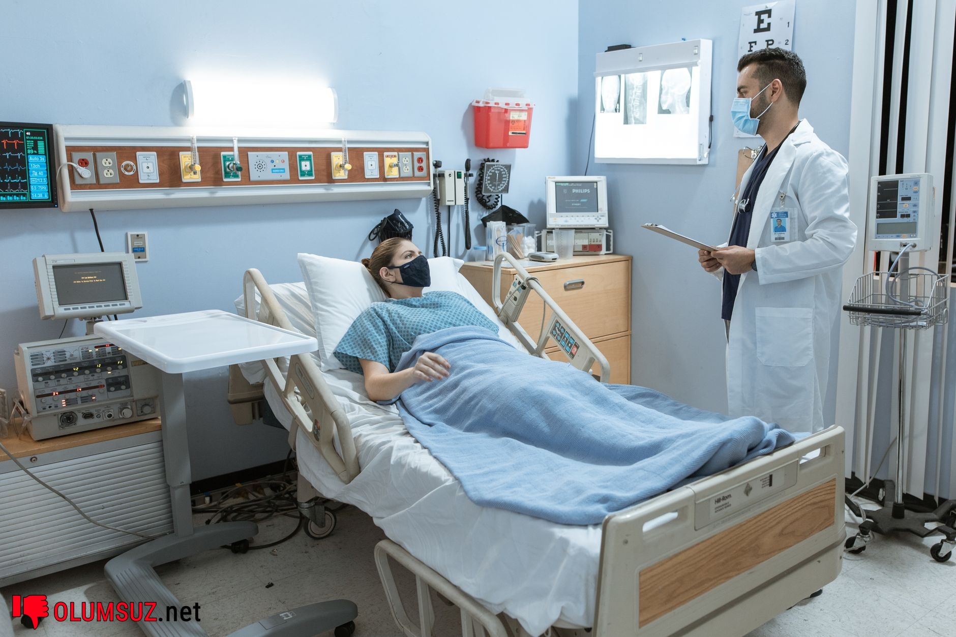 Diş hekimi tarafından diş taşı temizliği işlemi anı
